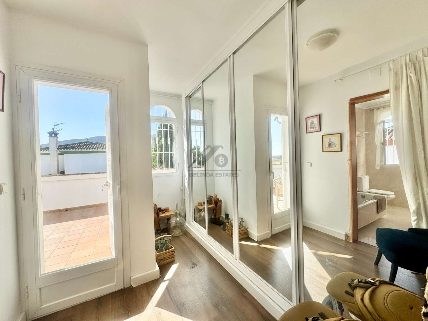 Wonderful detached house with garden and pool